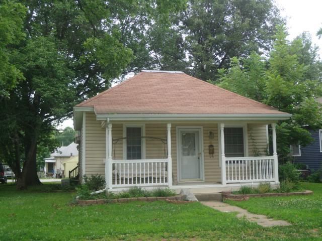 8 E Osage St, Paola, KS 66071