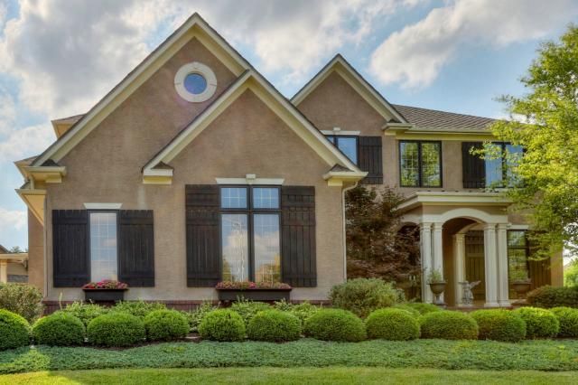 5700 W 144th St, Overland Park, KS 66223