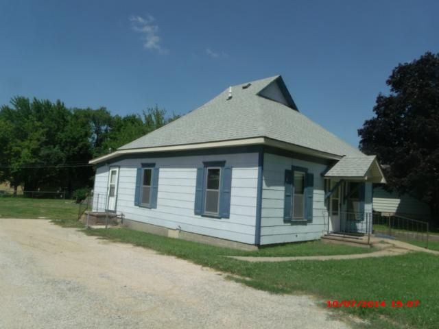 407 W 2nd Ave, Garnett, KS 66032