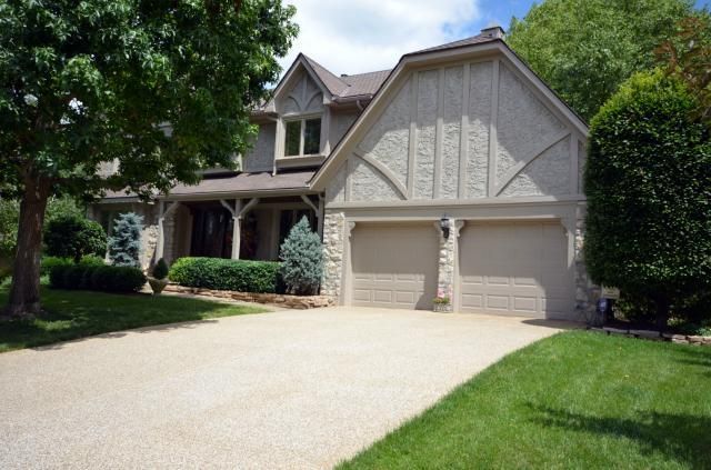 10855 King St, Overland Park, KS 66210
