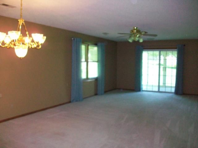 6226 Ash Ct, Raytown, MO 64133