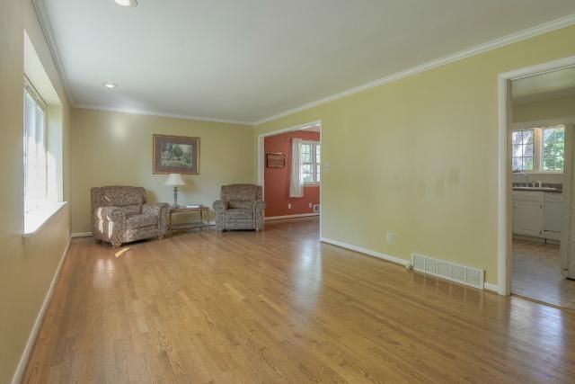 9154 Somerset Dr, Overland Park, KS 66207