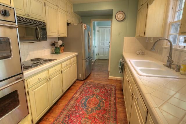 6700 W 66th Ter, Overland Park, KS 66202