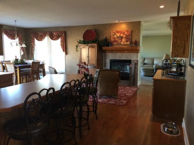 625 NE Twin Brook Dr, Lee's Summit, MO 64086