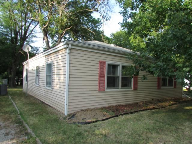 4 Dewey St, Paola, KS 66071