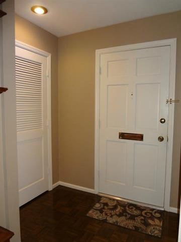 5713 Metcalf Ct, Overland Park, KS 66202