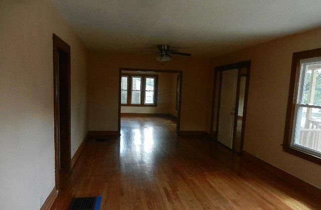 919 S 55th St, Kansas City, KS 66106