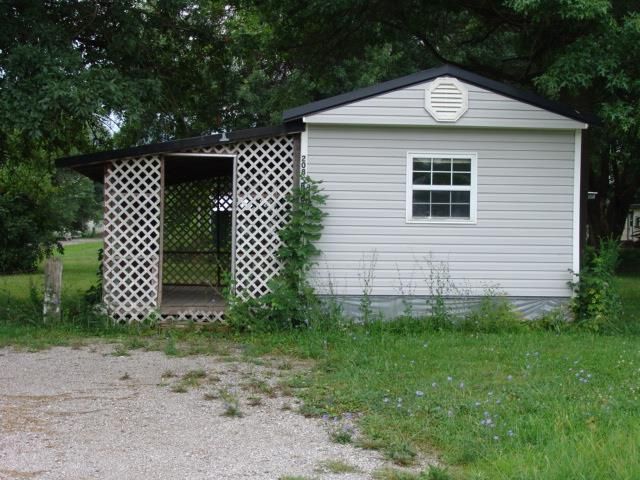 208 Booth St, Jamesport, MO 64648