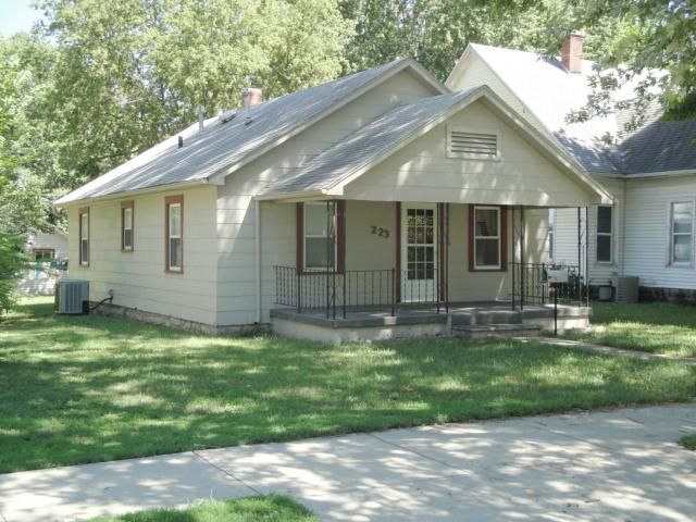 223 S Cedar St, Ottawa, KS 66067