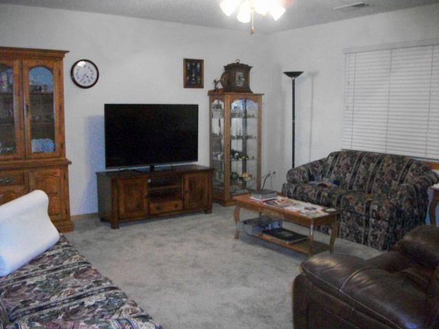 701 Sun Ct, Raymore, MO 64083