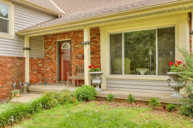 10219 Cedar St, Overland Park, KS 66207