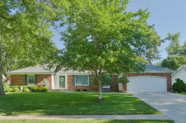7800 W 98th Ter, Overland Park, KS 66212