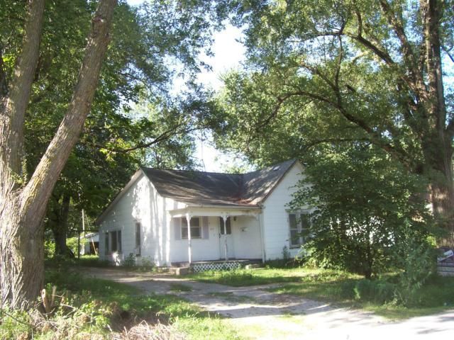 515 W 5th St, Cameron, MO 64429
