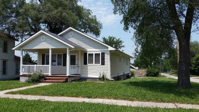 321 E 4th St, Cameron, MO 64429