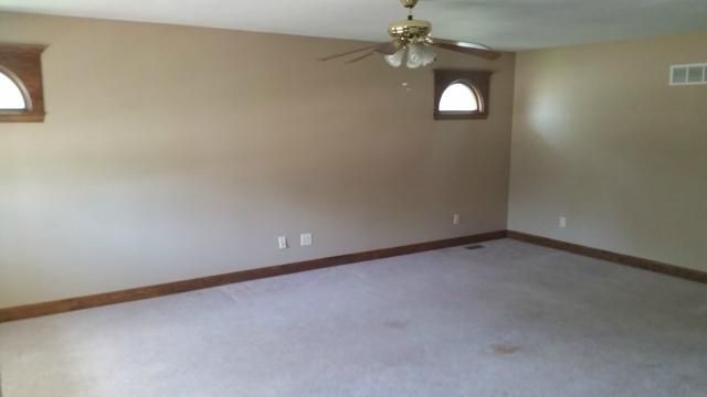 321 E 4th St, Cameron, MO 64429