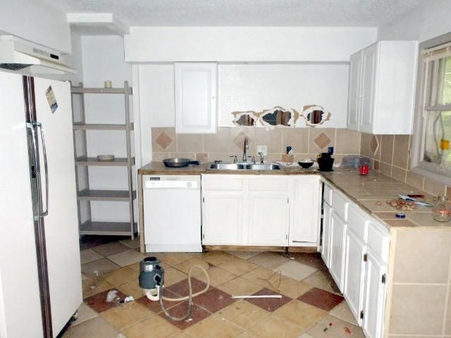 5004 E 41st St, Kansas City, MO 64130