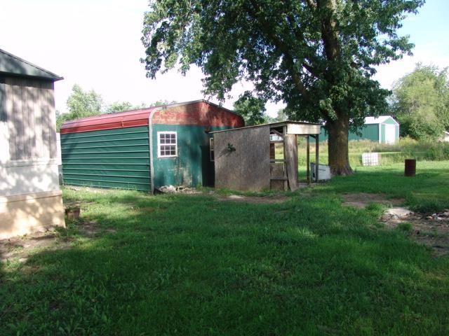 308 W 2nd St, Jamesport, MO 64648