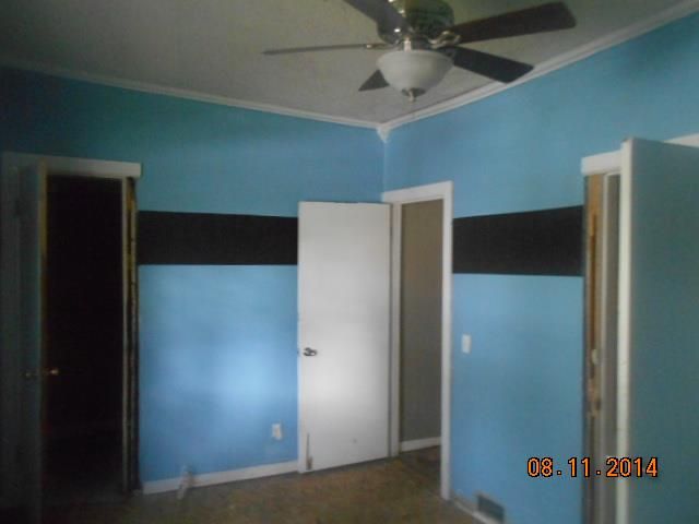 300 NE Green St, Lee's Summit, MO 64063