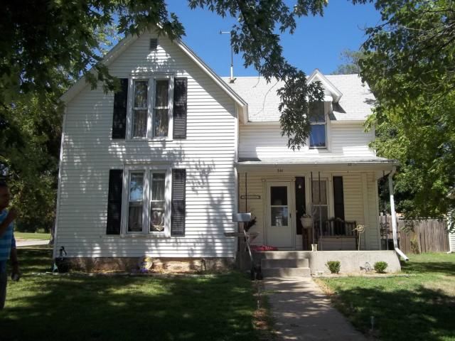 341 W 7th Ave, Garnett, KS 66032