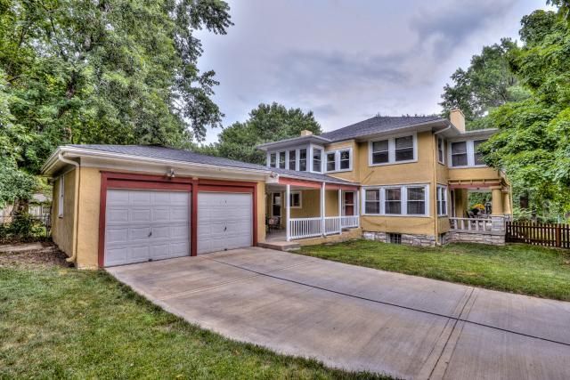 5646 Holmes St, Kansas City, MO 64110