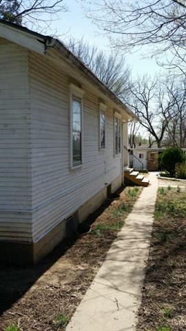 1810 E 84th St, Kansas City, MO 64132