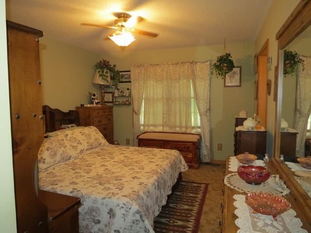 616 W Prairie St, Cameron, MO 64429