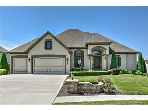 2705 NE 101st St, Kansas City, MO 64155