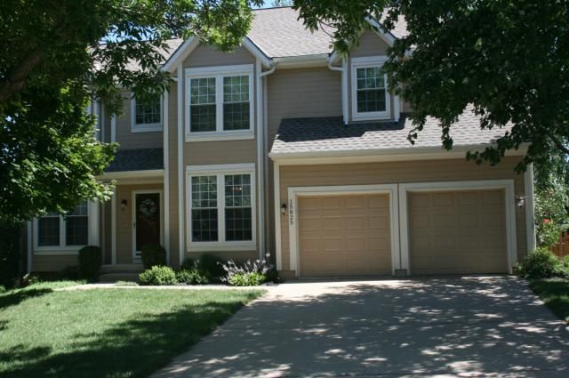 15825 Maple St, Overland Park, KS 66223