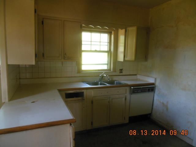 501 E 97th St, Kansas City, MO 64131