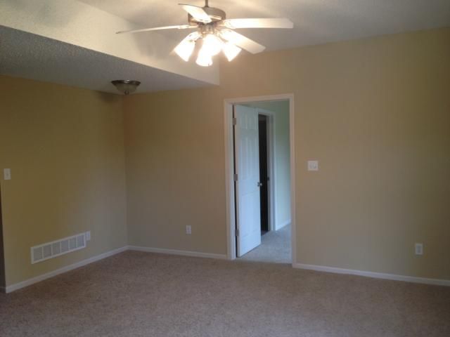 12815 E 47th Ter, Independence, MO 64055