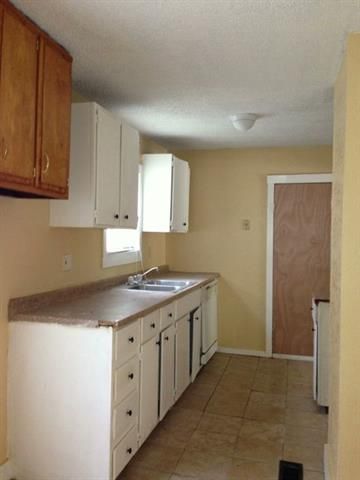 8704 E Roberts Ave, Independence, MO 64053