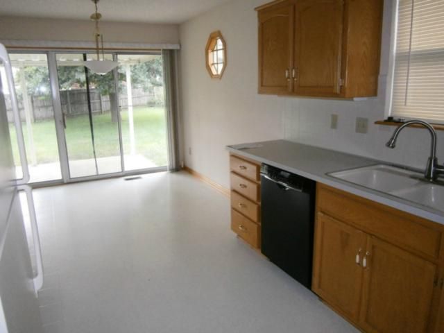 14811 E 48th St, Kansas City, MO 64136
