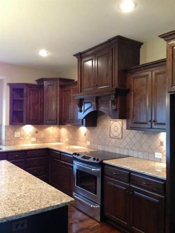 10610 N Tracy Ave, Kansas City, MO 64155