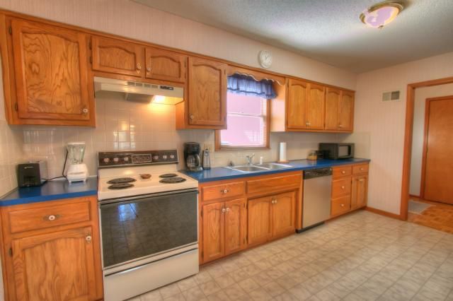 502 NW 73rd St, Kansas City, MO 64118