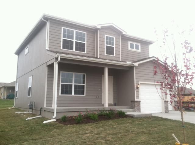 443 E Pawnee Ln, Gardner, KS 66030