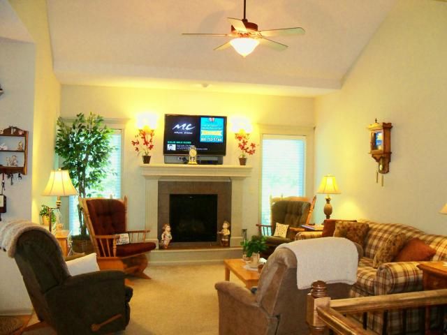 8706 N Colrain Ct, Kansas City, MO 64154