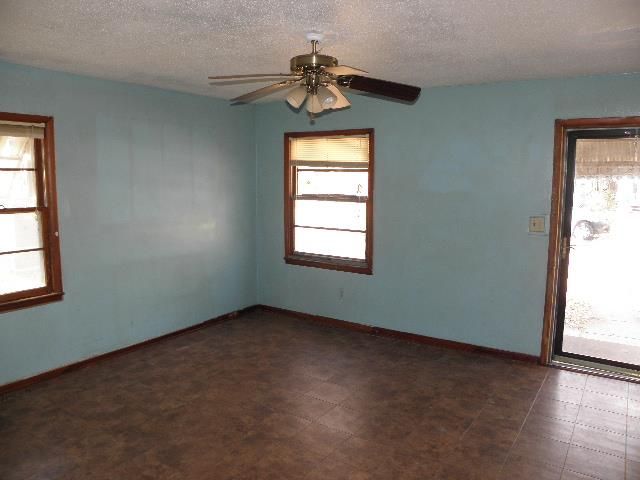 4825 E 8th St, Kansas City, MO 64124