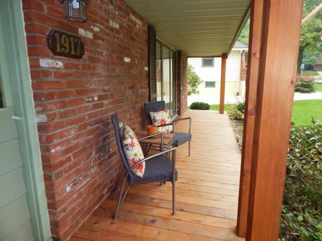 1917 NE 68th St, Gladstone, MO 64118