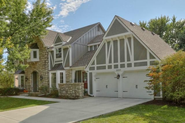 2237 W 124th St, Leawood, KS 66209