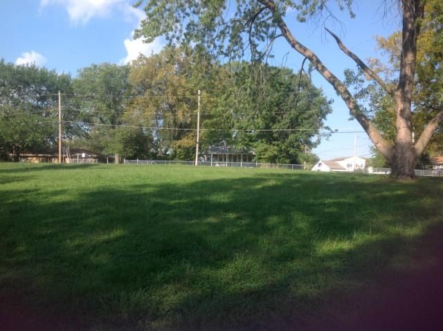 3705 NW 50th St, Riverside, MO 64050