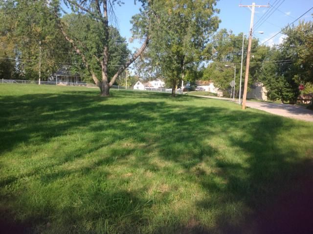3705 NW 50th St, Riverside, MO 64050