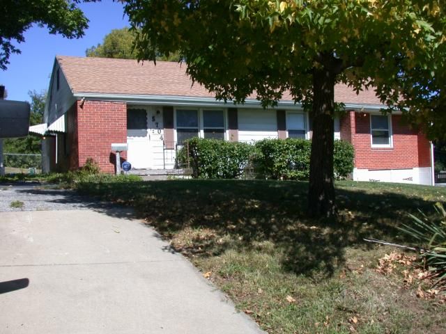 5704 E 103rd St, Kansas City, MO 64137