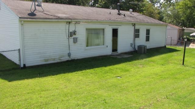 8606 Robandee Ln, Kansas City, MO 64138