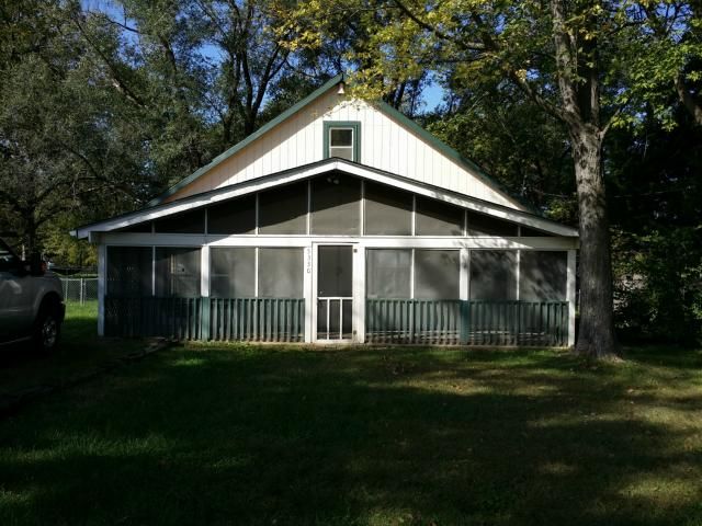 5330 Phelps Rd, Kansas City, MO 64136
