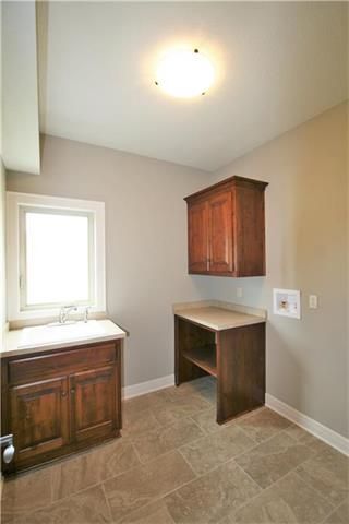 4535 Verona Ct, Riverside, MO 64150