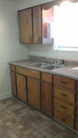 5605 E 28th St, Kansas City, MO 64128