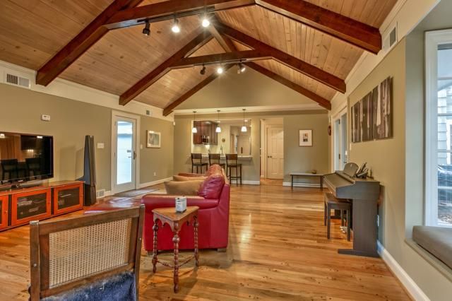 1236 W 63rd St, Kansas City, MO 64113