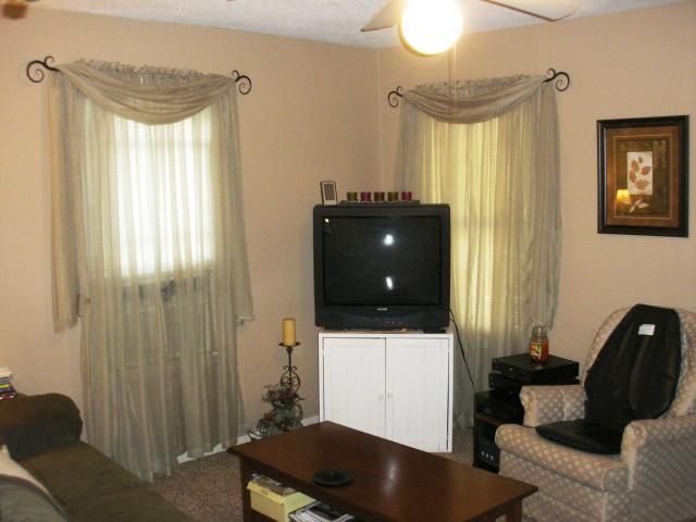 607 N Oak St, Ottawa, KS 66067
