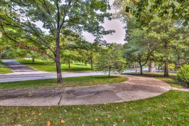 5805 State Line Rd, Kansas City, MO 64113