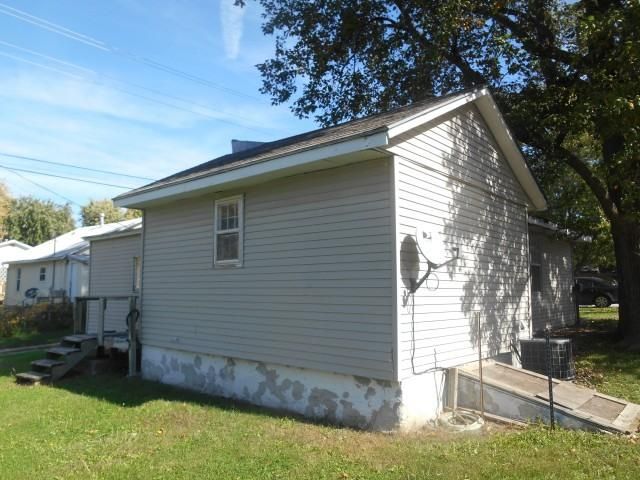 416 S Lathrop St, Cameron, MO 64429